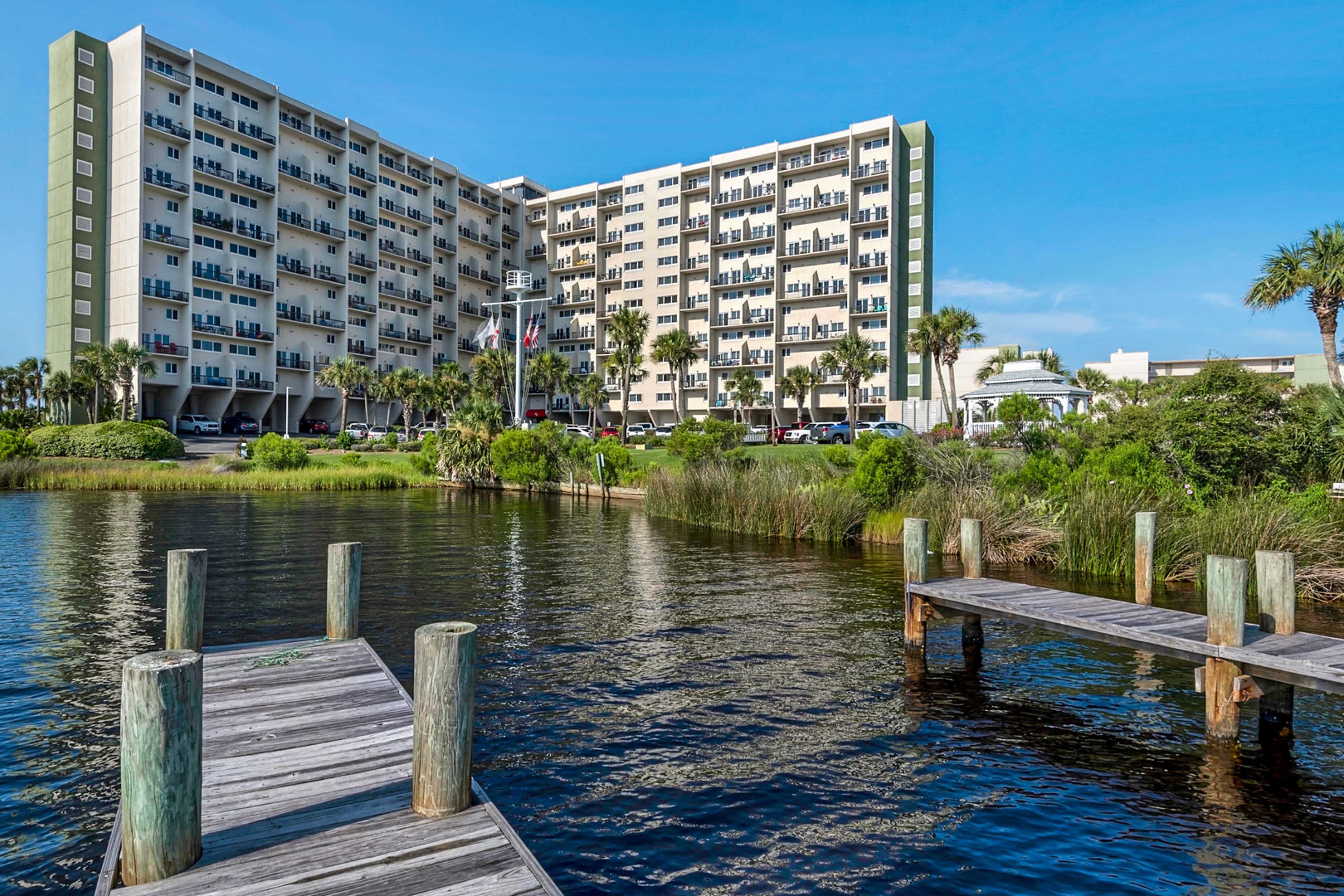 Gorgeous beachfront condo, shared pool and beach access