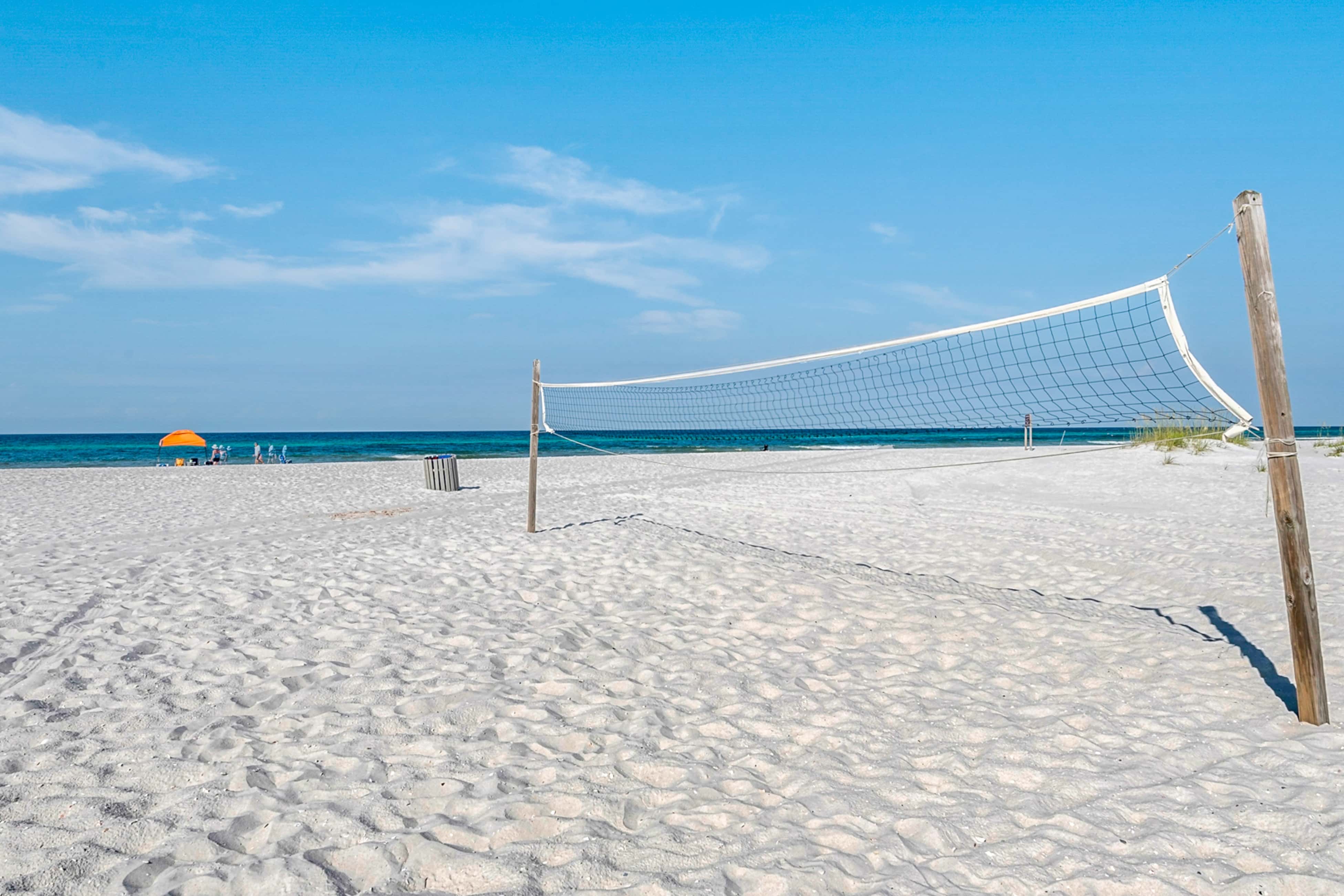 Gorgeous beachfront condo, shared pool and beach access