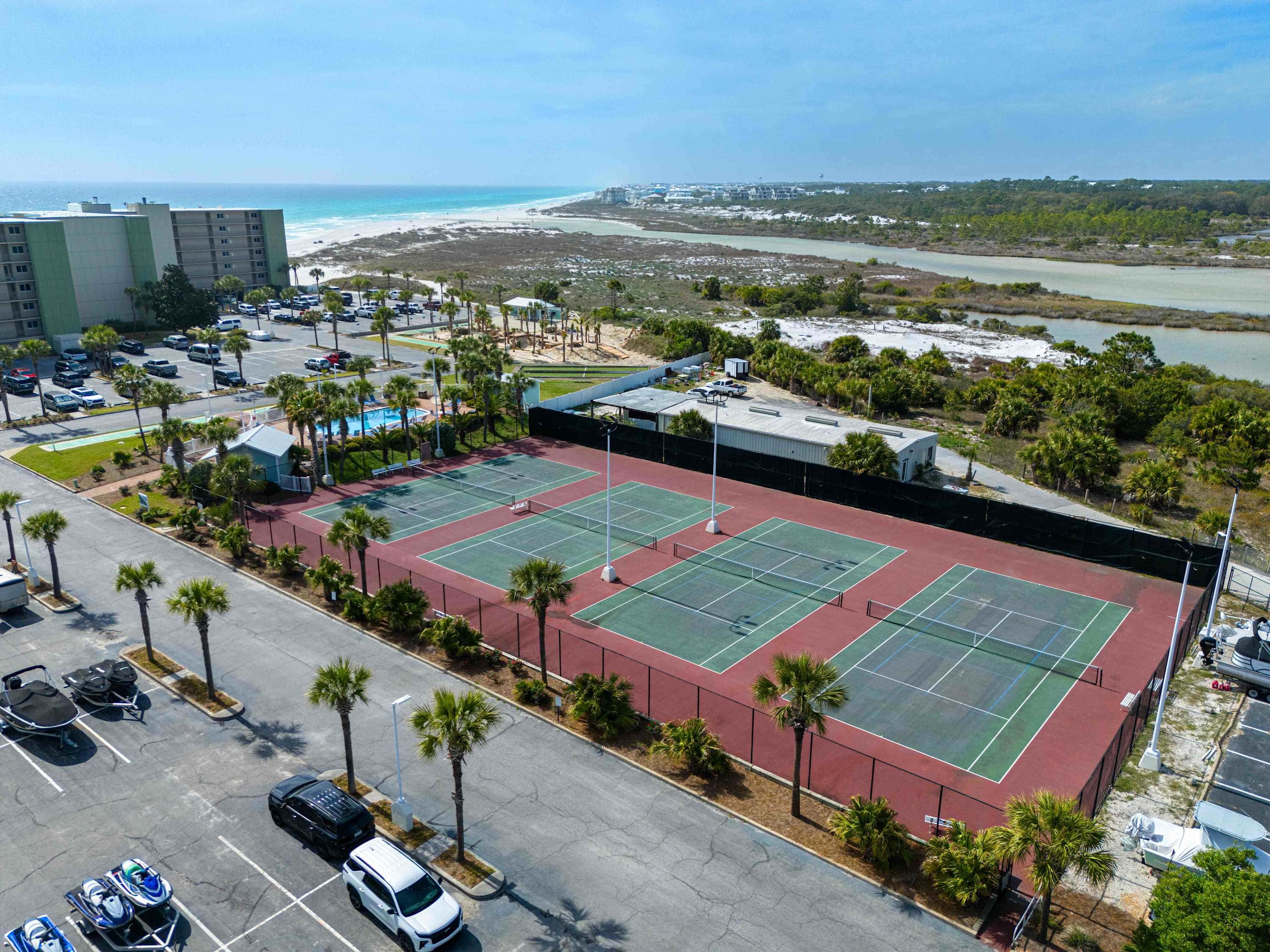 Gorgeous beachfront condo, shared pool and beach access