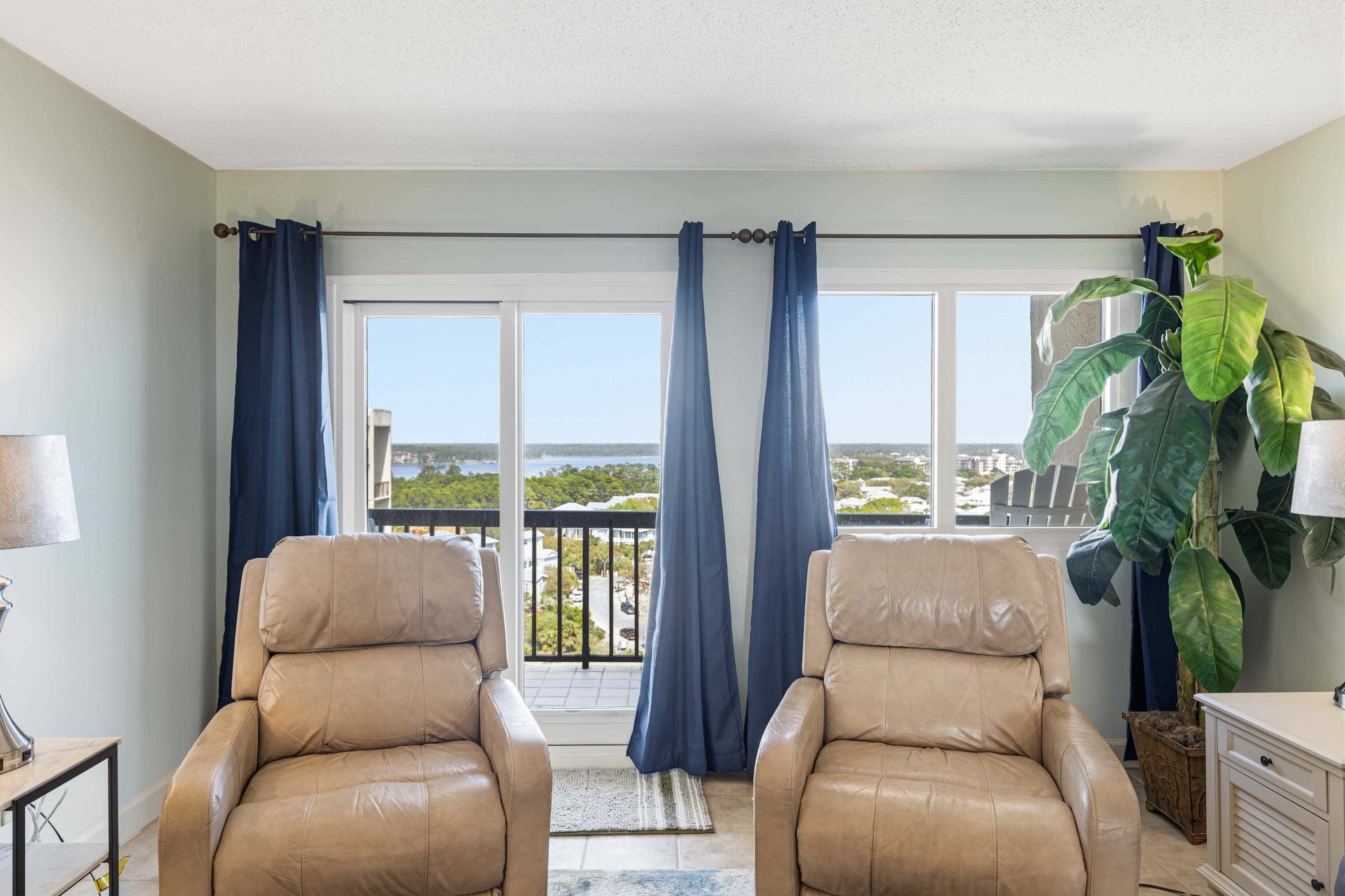Gorgeous beachfront condo, shared pool and beach access