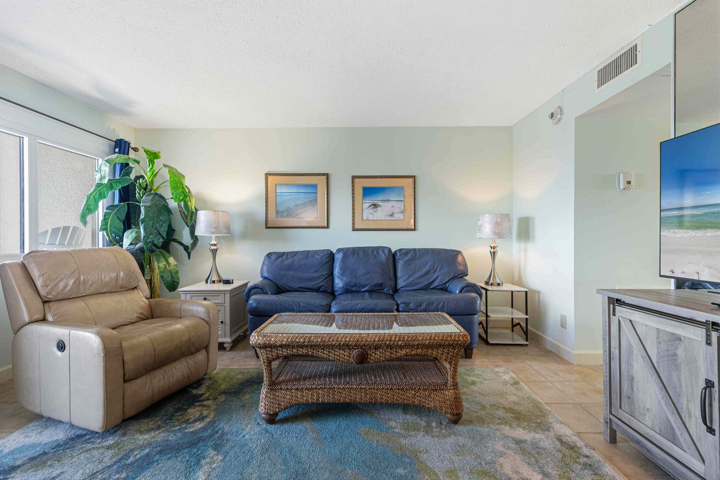 Gorgeous beachfront condo, shared pool and beach access