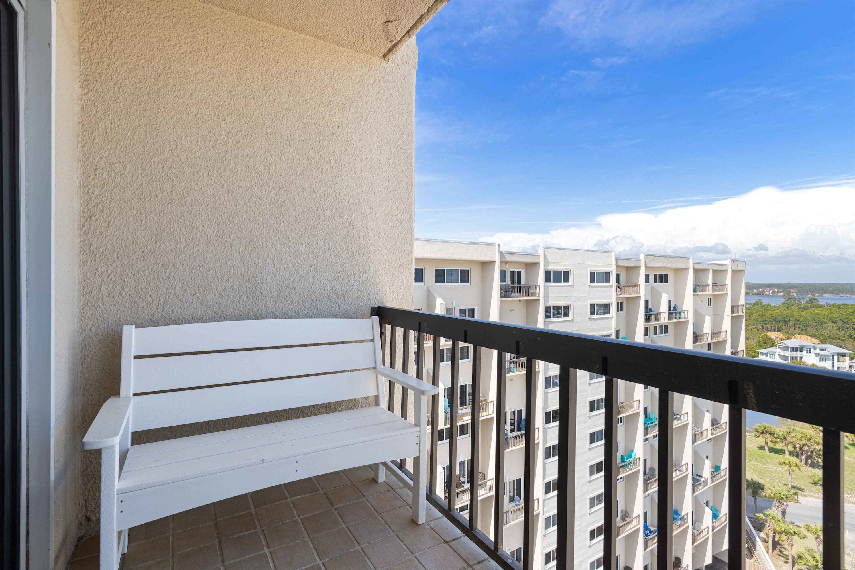 Gorgeous beachfront condo, shared pool and beach access
