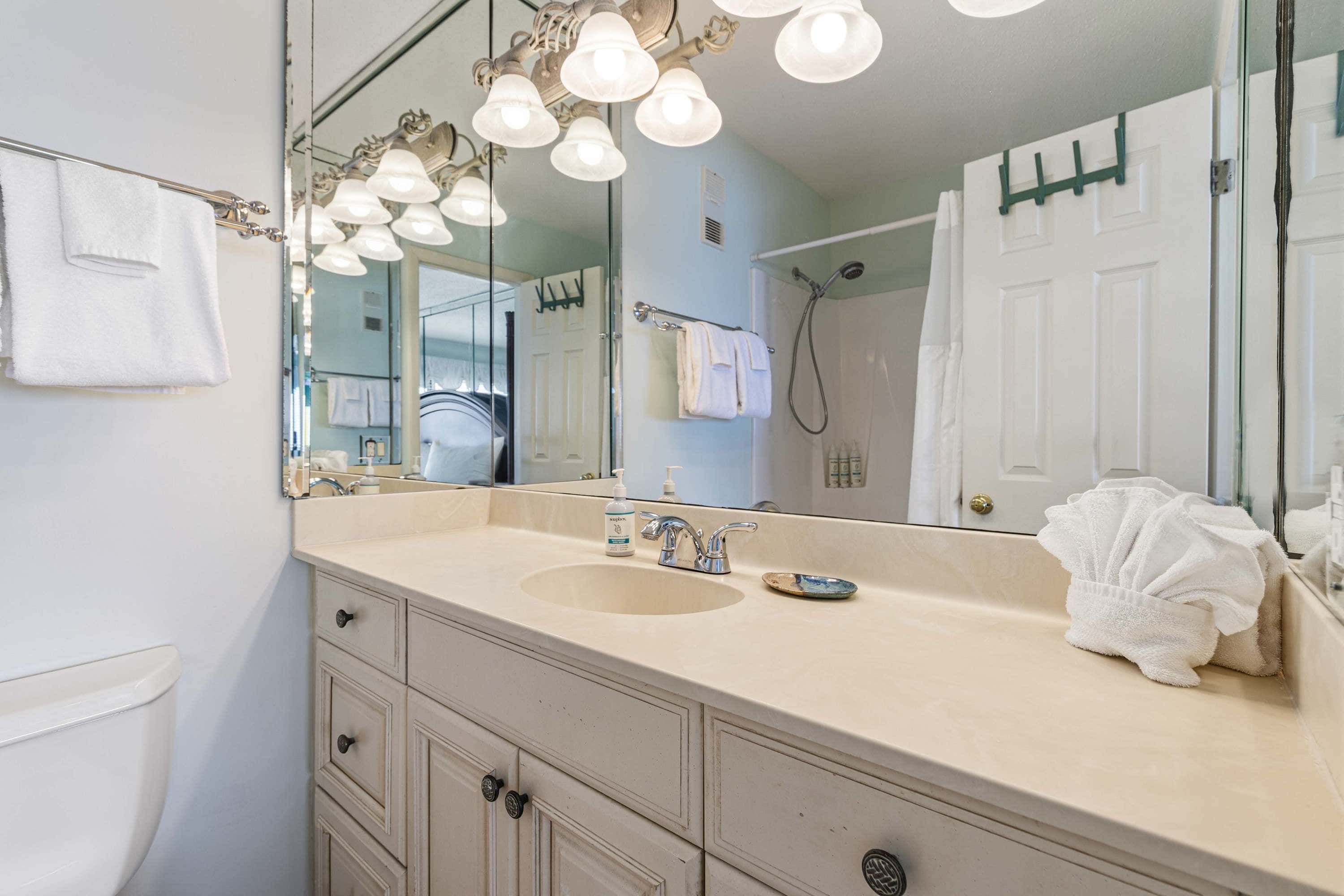 Gorgeous beachfront condo, shared pool and beach access