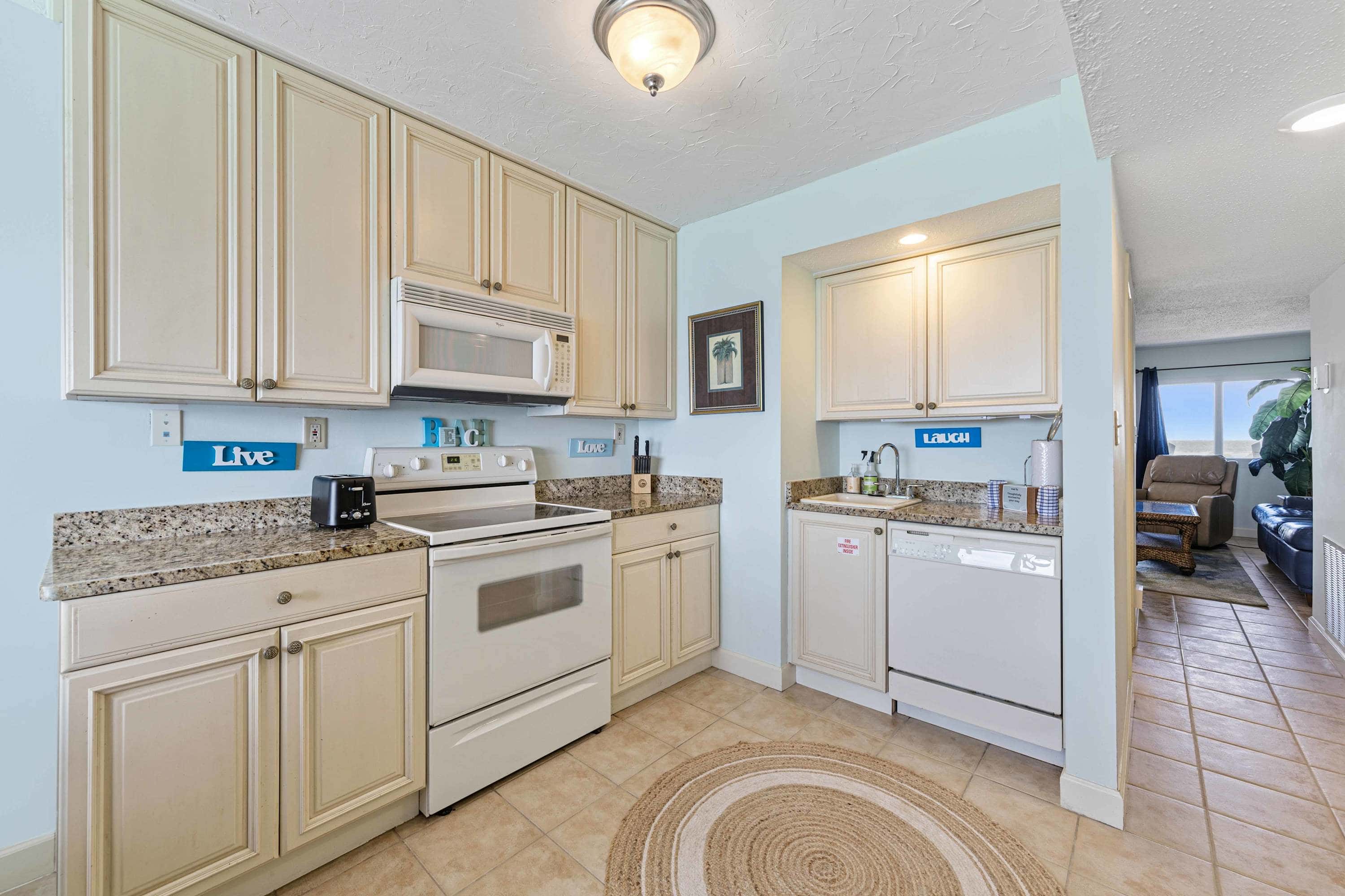 Gorgeous beachfront condo, shared pool and beach access