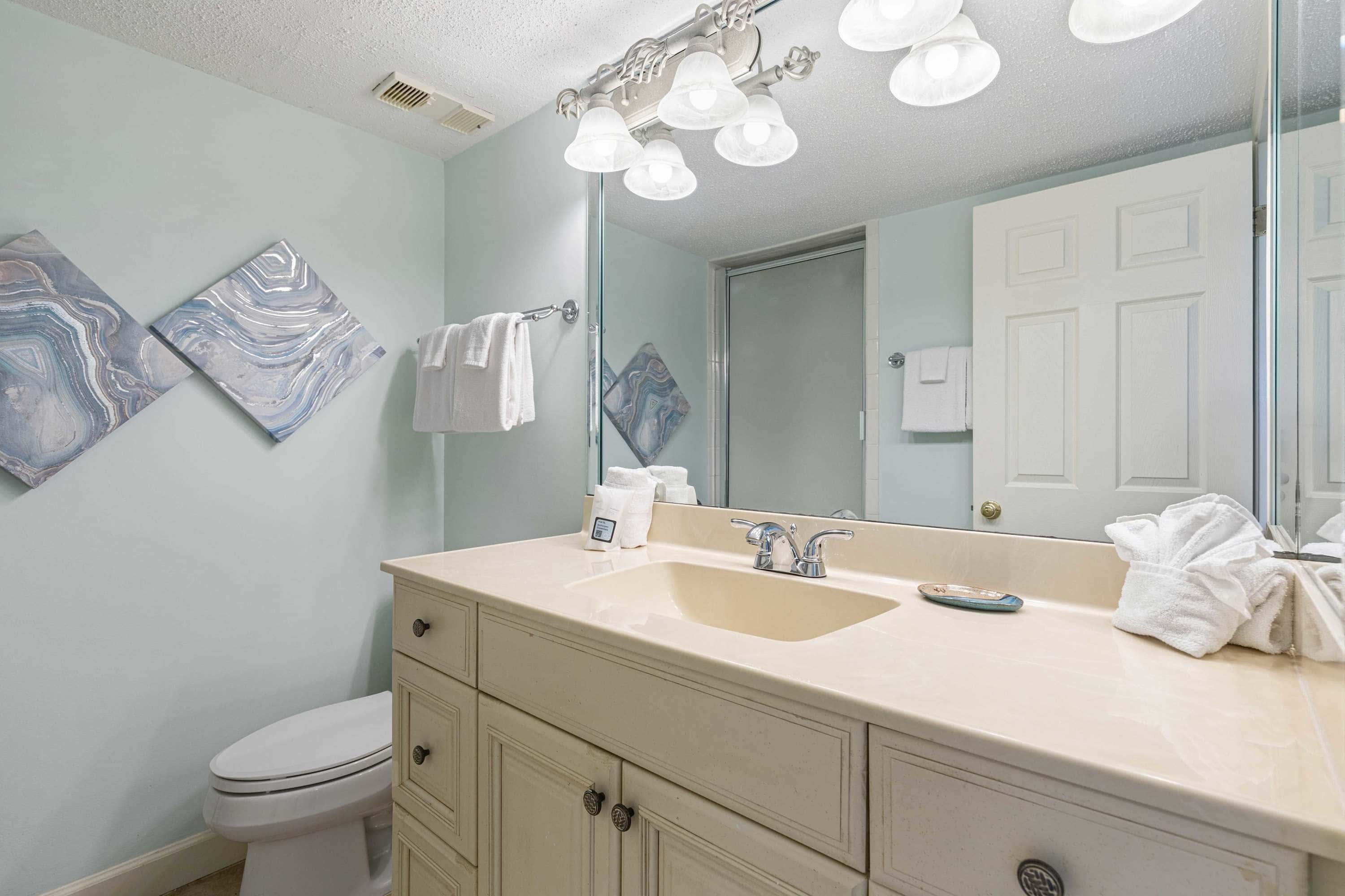 Gorgeous beachfront condo, shared pool and beach access