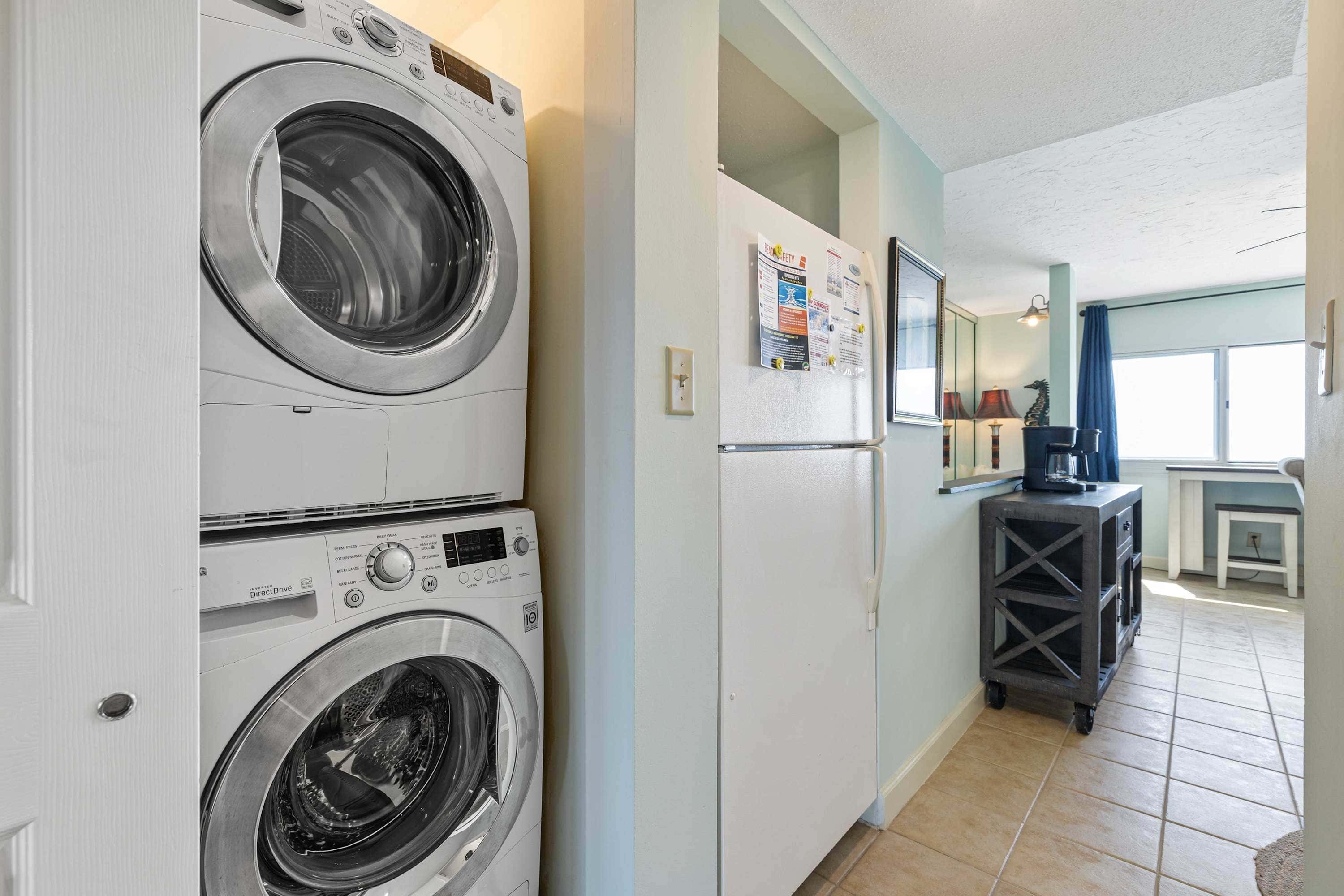 Gorgeous beachfront condo, shared pool and beach access