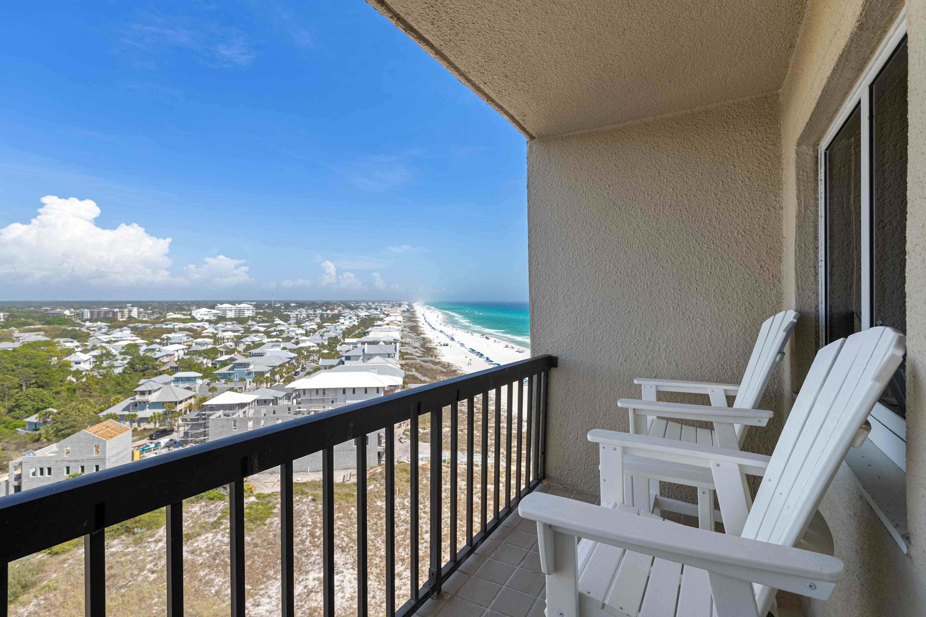 Gorgeous beachfront condo, shared pool and beach access