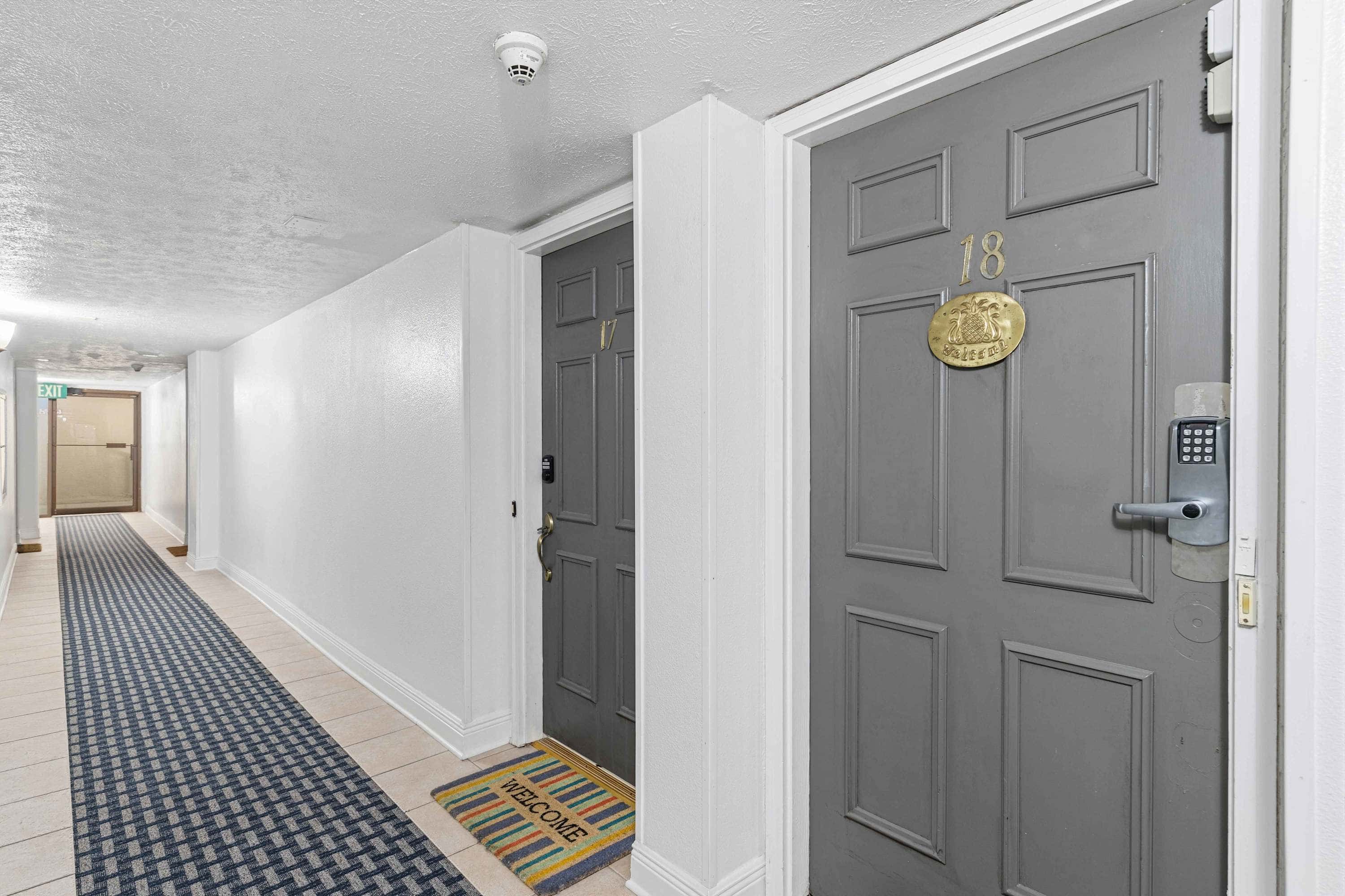 Gorgeous beachfront condo, shared pool and beach access