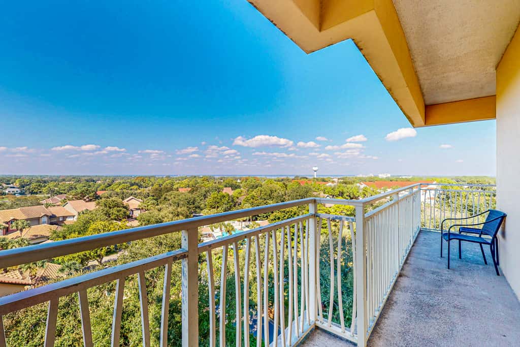 Bay-view condo 250 yards to beach w/sunset-view balcony, pool