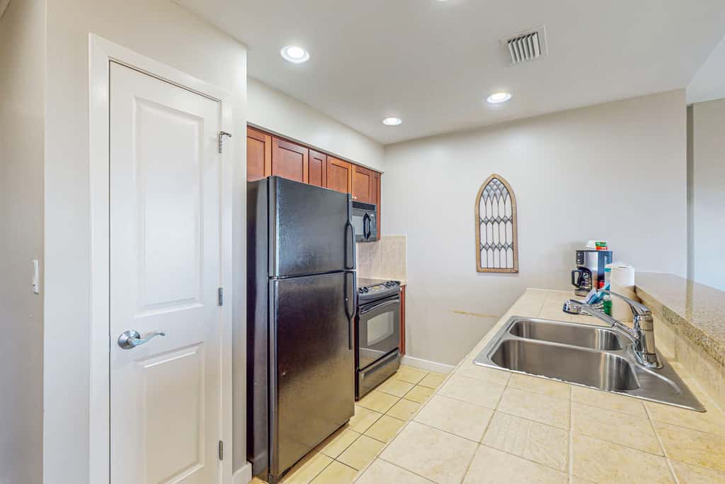 Bay-view condo 250 yards to beach w/sunset-view balcony, pool