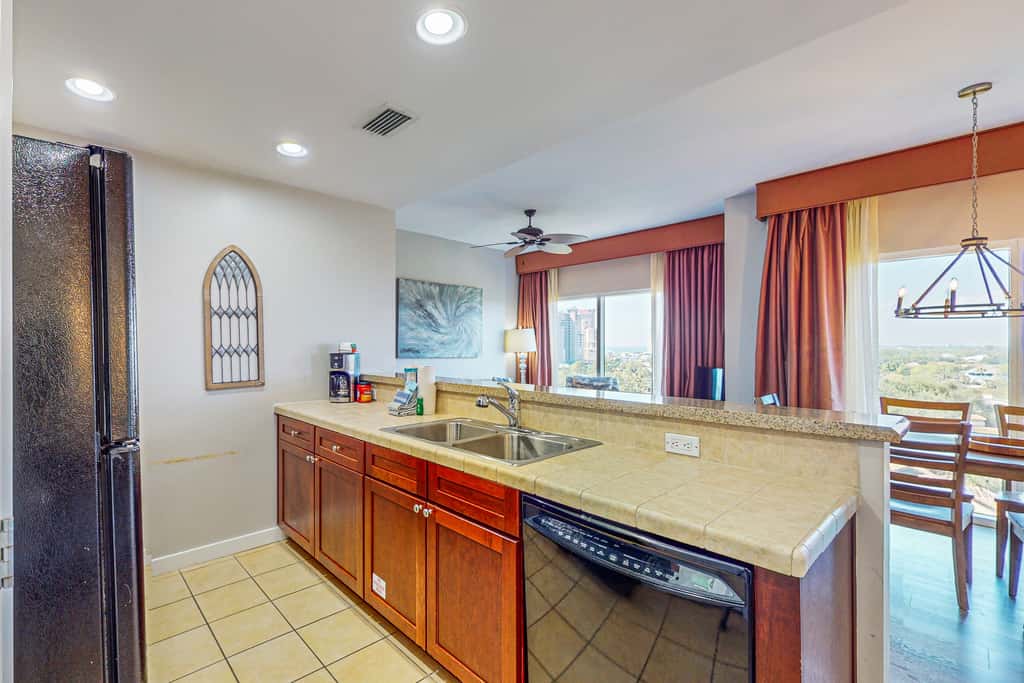Bay-view condo 250 yards to beach w/sunset-view balcony, pool
