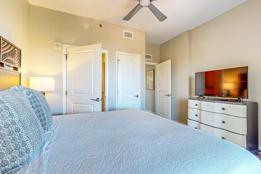 Bay-view condo 250 yards to beach w/sunset-view balcony, pool