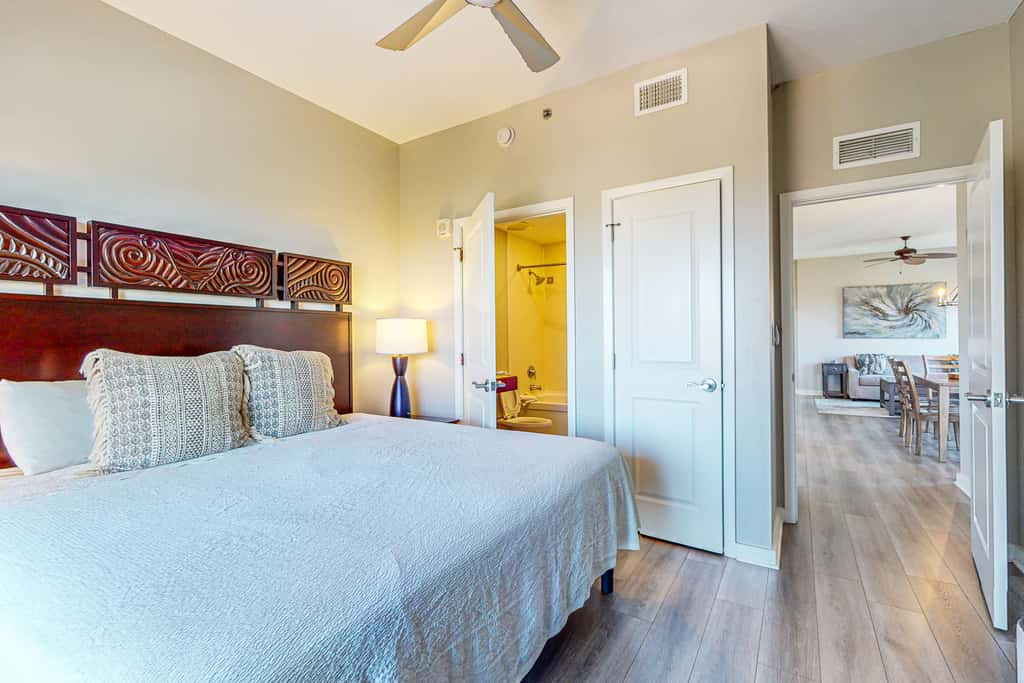Bay-view condo 250 yards to beach w/sunset-view balcony, pool