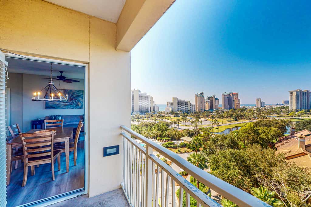 Bay-view condo 250 yards to beach w/sunset-view balcony, pool