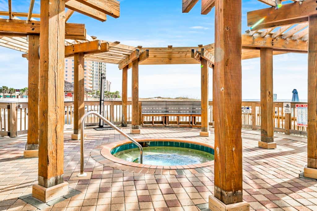 Beachfront Destin Pelican Beach Resort Condo, 9th Fl Gulf Views, Pools & Hot Tub
