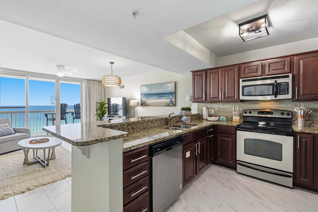 Beachfront Destin Pelican Beach Resort Condo, 9th Fl Gulf Views, Pools & Hot Tub