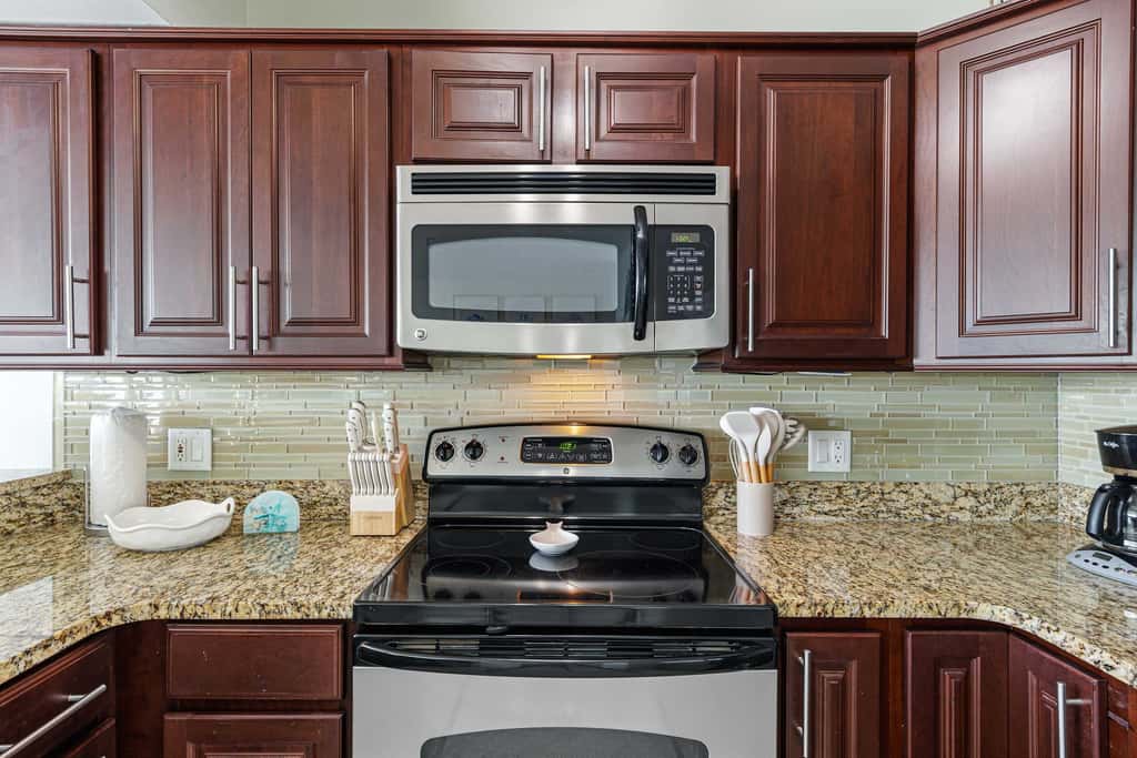 Beachfront Destin Pelican Beach Resort Condo, 9th Fl Gulf Views, Pools & Hot Tub