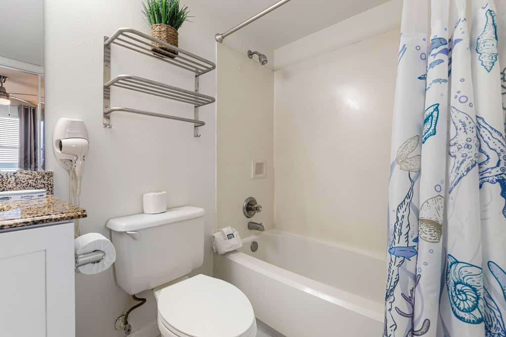 Beachfront Destin Pelican Beach Resort Condo, 9th Fl Gulf Views, Pools & Hot Tub