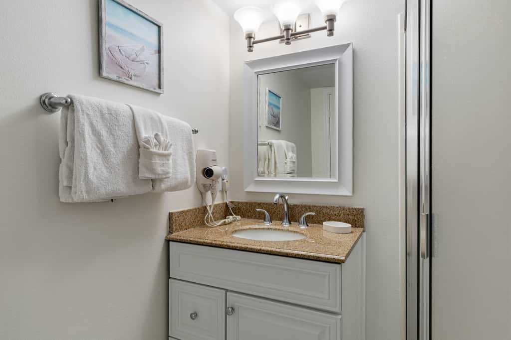 Beachfront Destin Pelican Beach Resort Condo, 9th Fl Gulf Views, Pools & Hot Tub