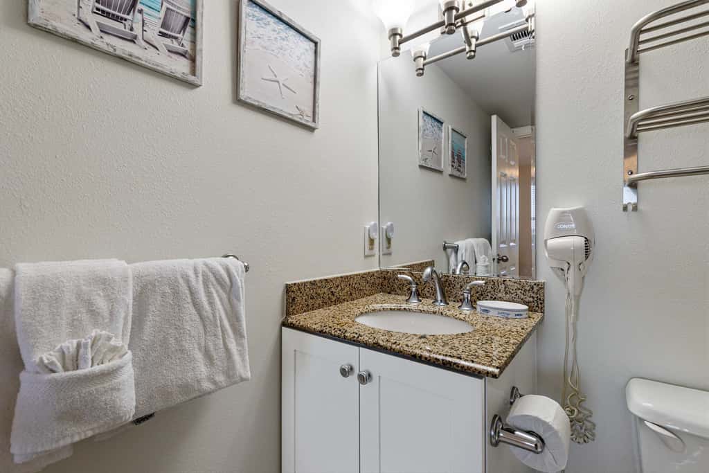 Beachfront Destin Pelican Beach Resort Condo, 9th Fl Gulf Views, Pools & Hot Tub