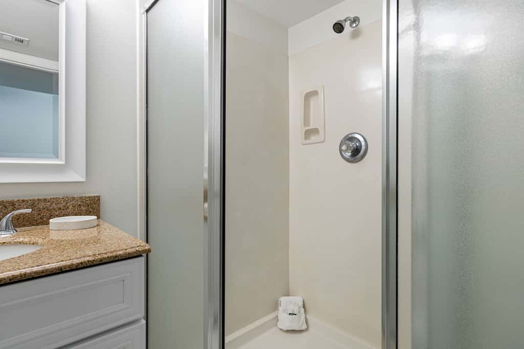 Beachfront Destin Pelican Beach Resort Condo, 9th Fl Gulf Views, Pools & Hot Tub