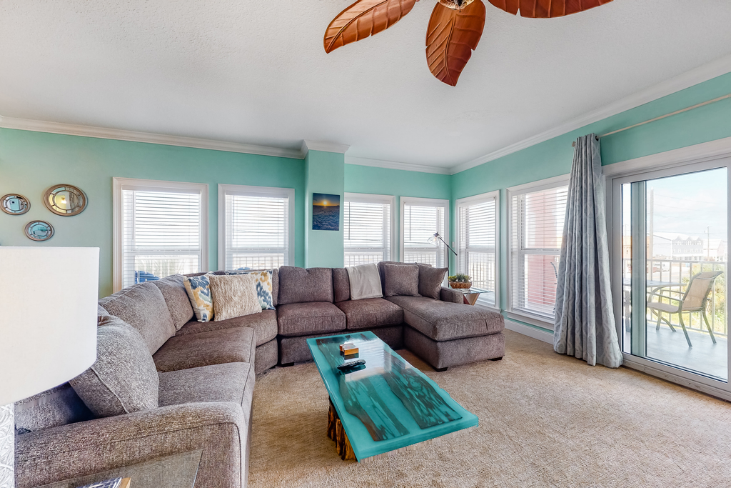 Second Floor Condo a/ Ocean View, Shared Pool & Hot Tub, High-Speed WiFi, & W/D
