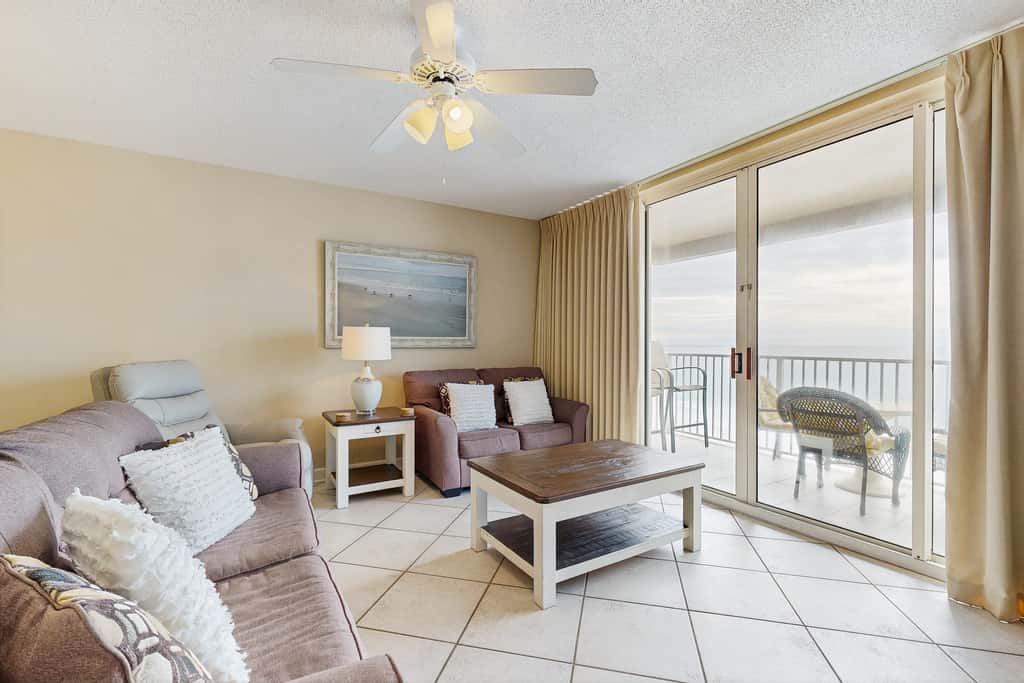 Coastal condo with Gulf views, Shared pool, washer and dryer, Wifi