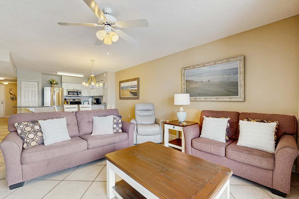 Coastal condo with Gulf views, Shared pool, washer and dryer, Wifi
