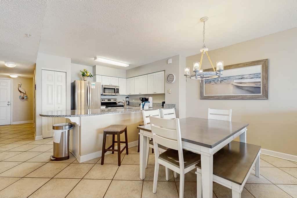 Coastal condo with Gulf views, Shared pool, washer and dryer, Wifi