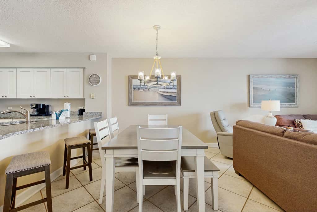 Coastal condo with Gulf views, Shared pool, washer and dryer, Wifi