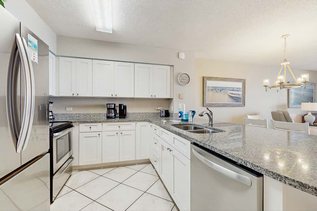 Coastal condo with Gulf views, Shared pool, washer and dryer, Wifi