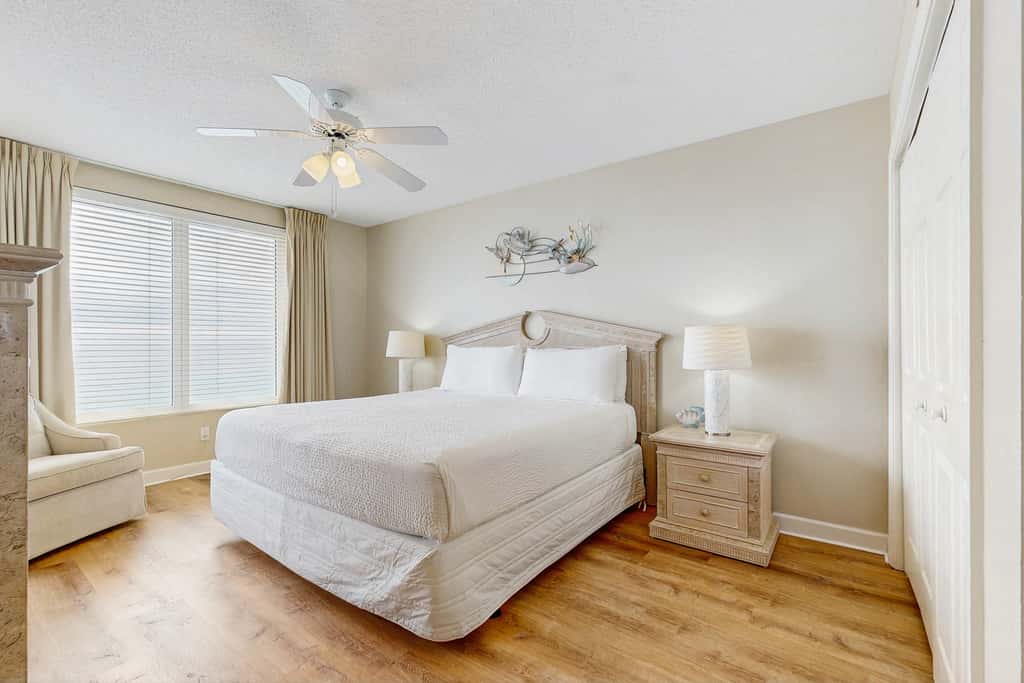 Coastal condo with Gulf views, Shared pool, washer and dryer, Wifi