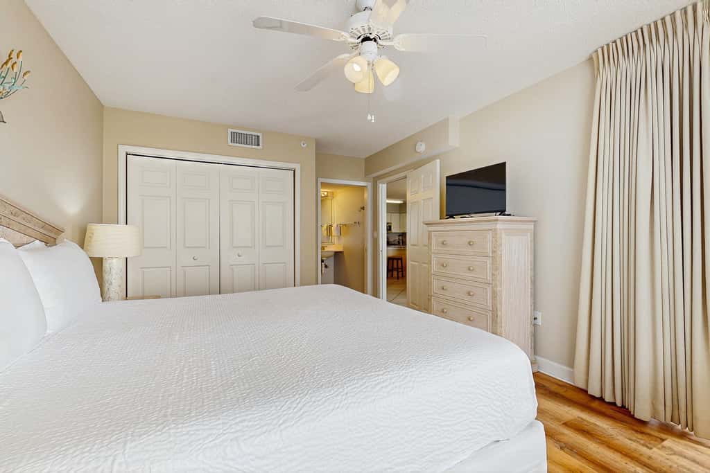 Coastal condo with Gulf views, Shared pool, washer and dryer, Wifi