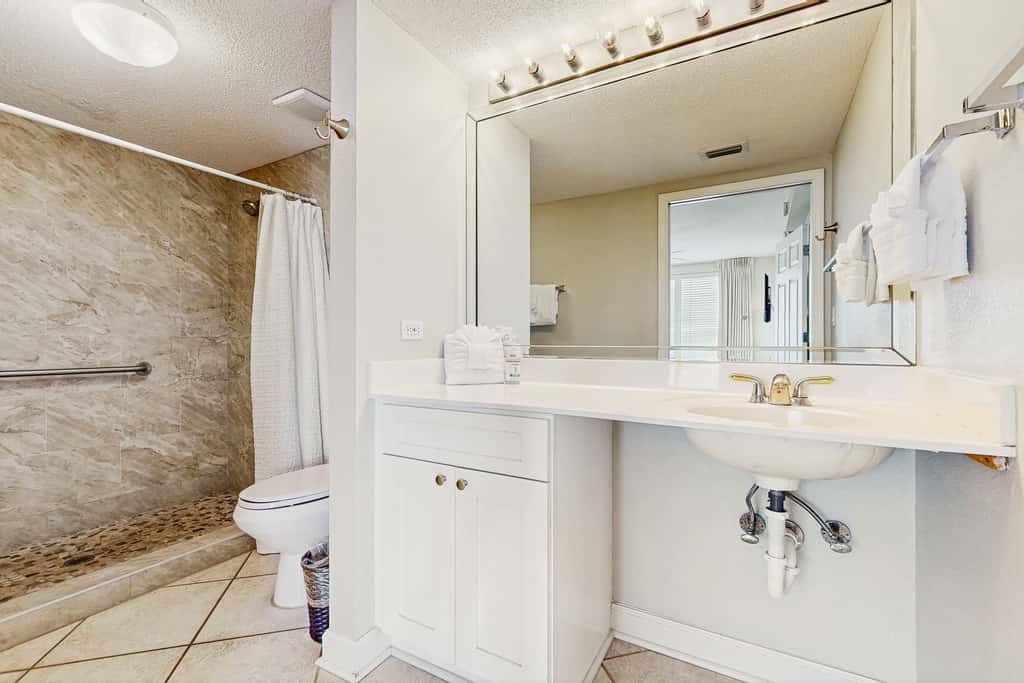 Coastal condo with Gulf views, Shared pool, washer and dryer, Wifi