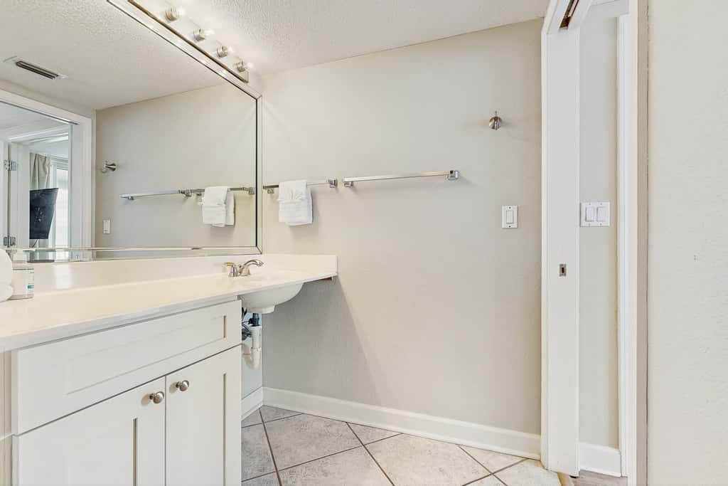 Coastal condo with Gulf views, Shared pool, washer and dryer, Wifi