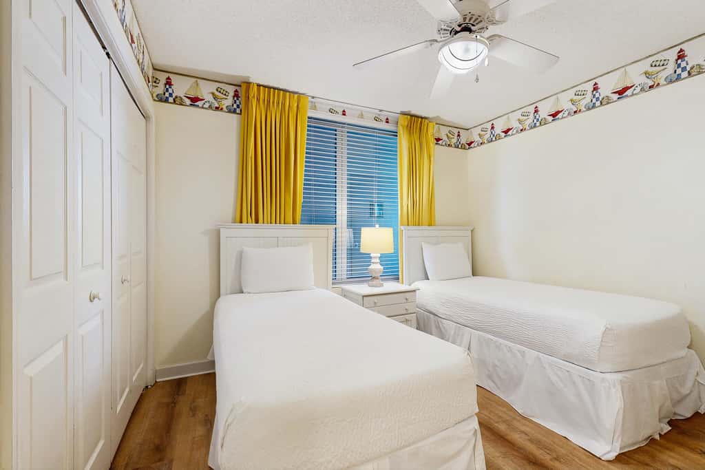 Coastal condo with Gulf views, Shared pool, washer and dryer, Wifi