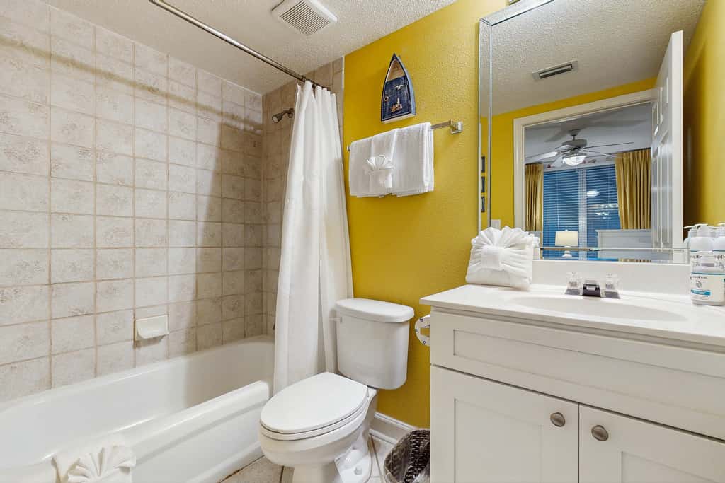 Coastal condo with Gulf views, Shared pool, washer and dryer, Wifi