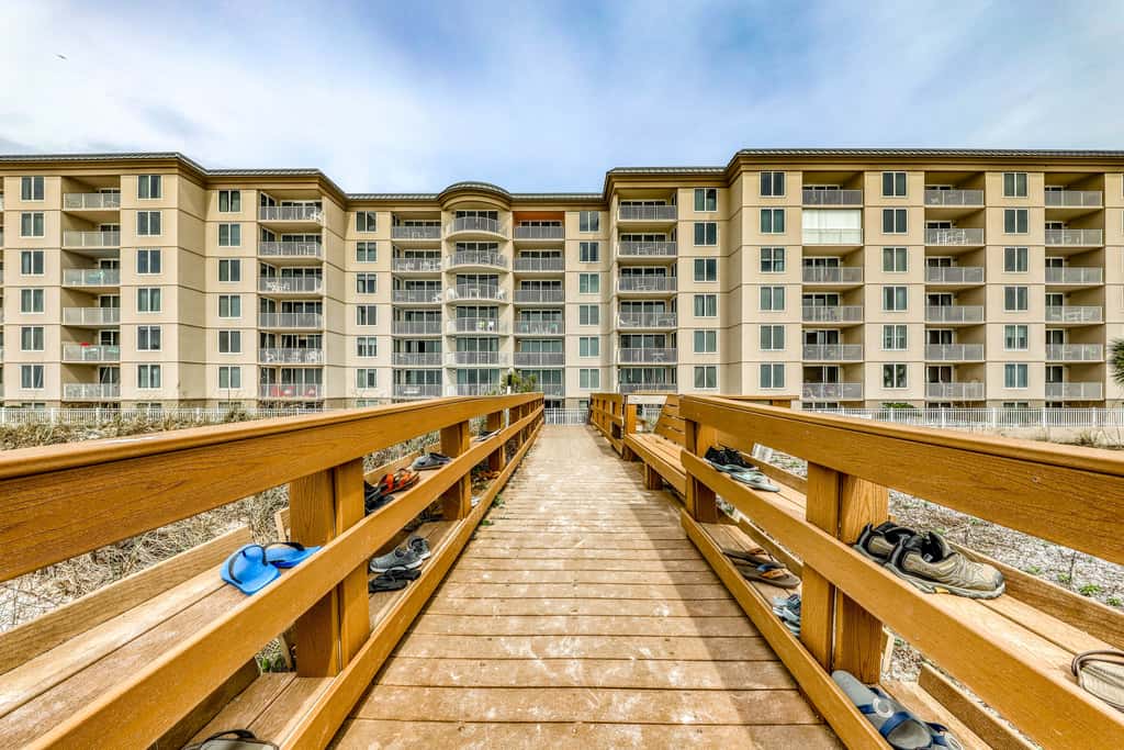 Coastal condo with Gulf views, Shared pool, washer and dryer, Wifi