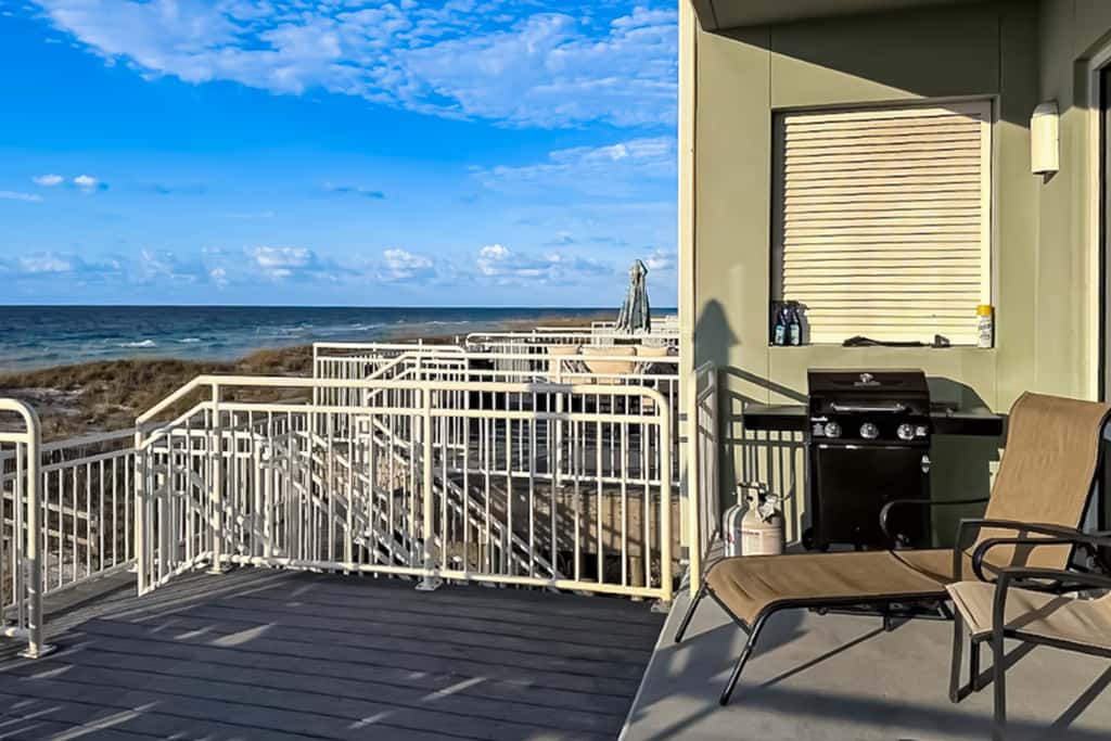 Gorgeous Gulf front townhome, Gas grill and beach access