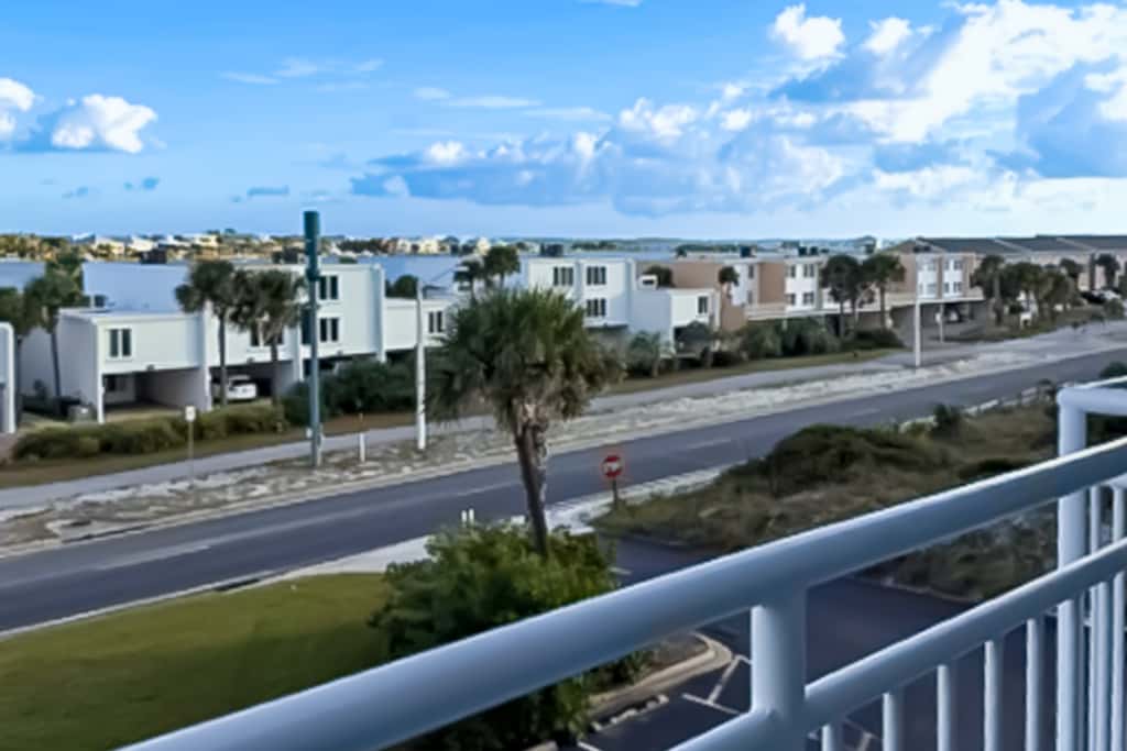 Gorgeous Gulf front townhome, Gas grill and beach access