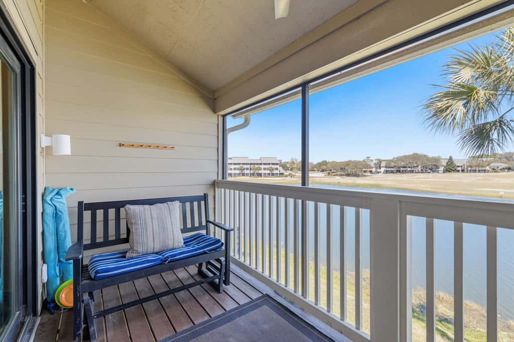 Spacious villa with full kitchen, shared pool & beach access - pets and snowbirds welcome
