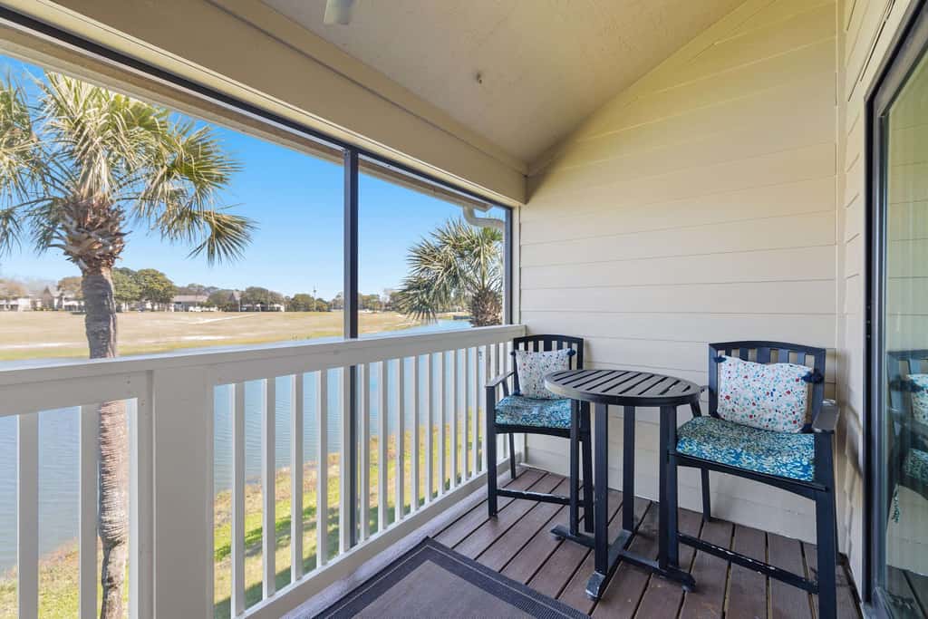 Spacious villa with full kitchen, shared pool & beach access - pets and snowbirds welcome