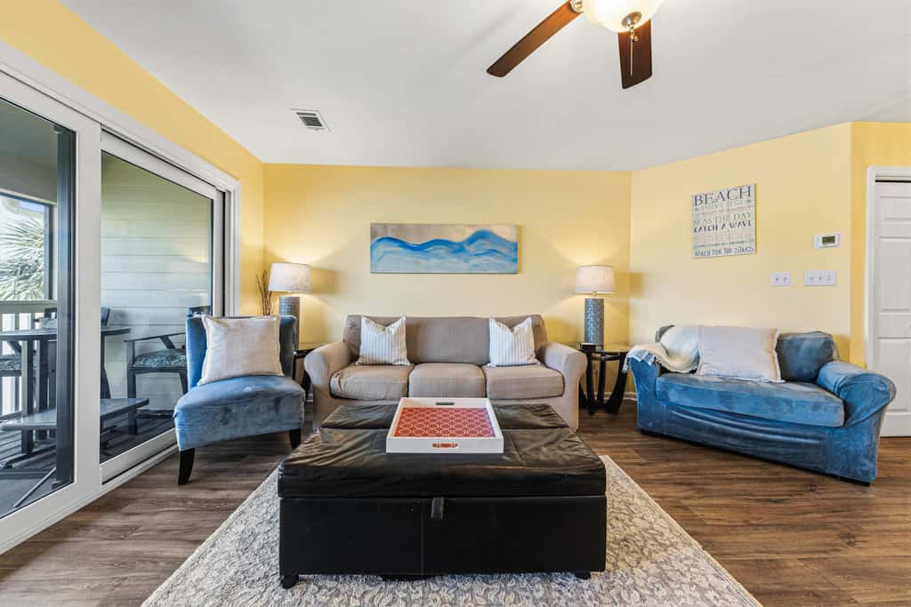 Spacious villa with full kitchen, shared pool & beach access - pets and snowbirds welcome