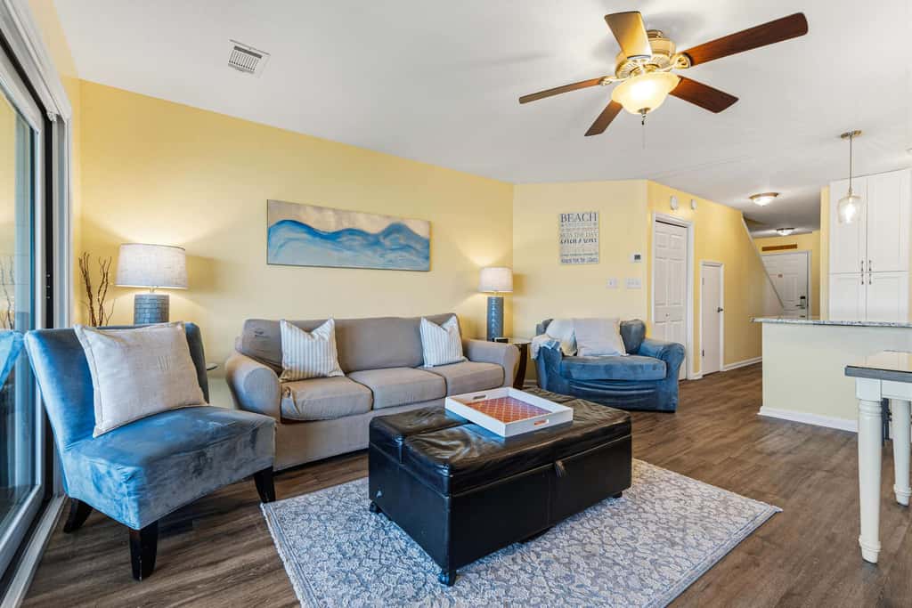Spacious villa with full kitchen, shared pool & beach access - pets and snowbirds welcome
