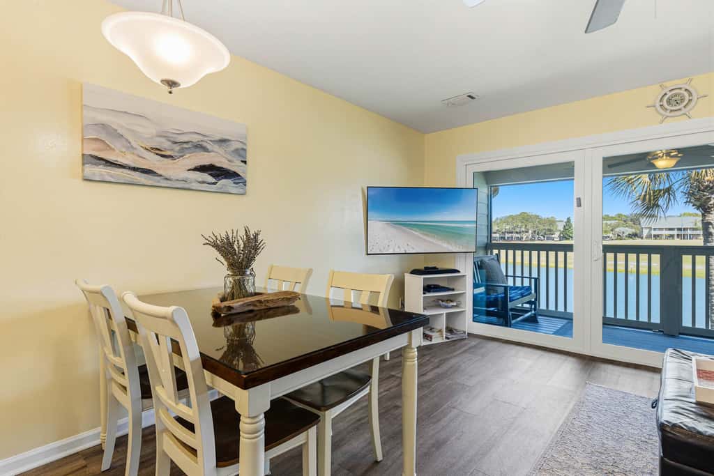 Spacious villa with full kitchen, shared pool & beach access - pets and snowbirds welcome