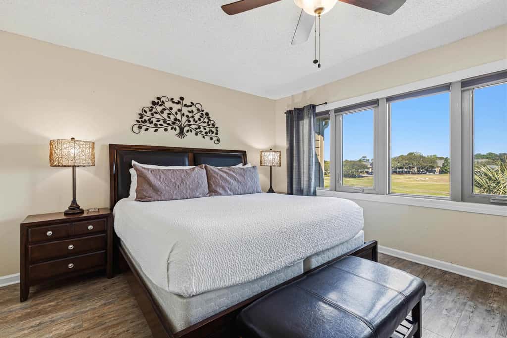 Spacious villa with full kitchen, shared pool & beach access - pets and snowbirds welcome