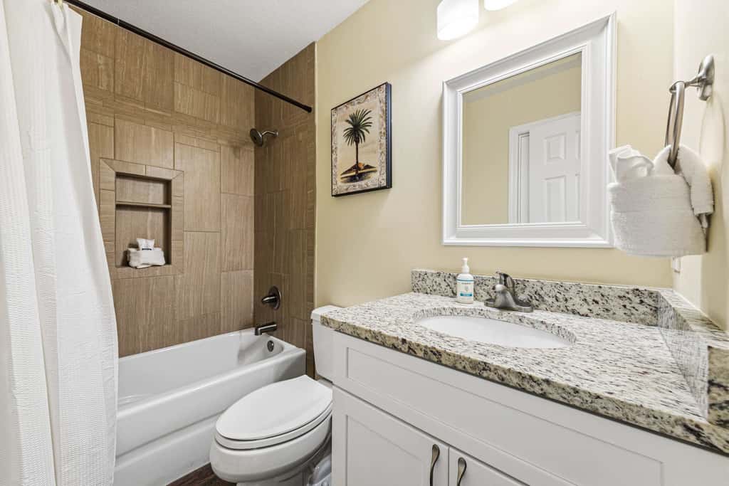 Spacious villa with full kitchen, shared pool & beach access - pets and snowbirds welcome