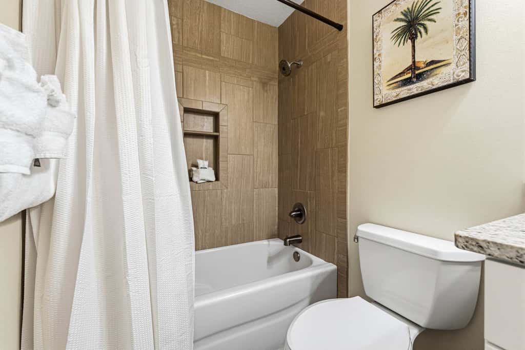 Spacious villa with full kitchen, shared pool & beach access - pets and snowbirds welcome