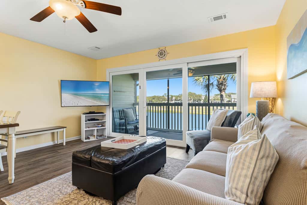 Spacious villa with full kitchen, shared pool & beach access - pets and snowbirds welcome