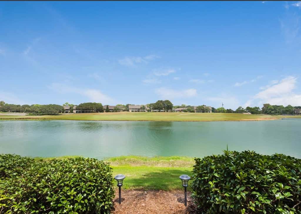 Spacious villa with full kitchen, shared pool & beach access - pets and snowbirds welcome